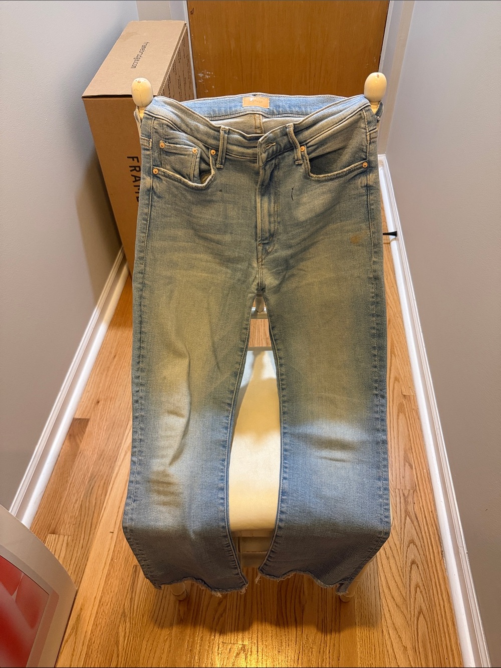MOTHER Women’s Insider Fray Cropped lighter blue wash size 27